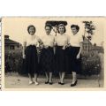 Casermette di Borgo San Paolo, Torino, 12 luglio 1953: foto di gruppo di 4 cantanti del Coro Istriano